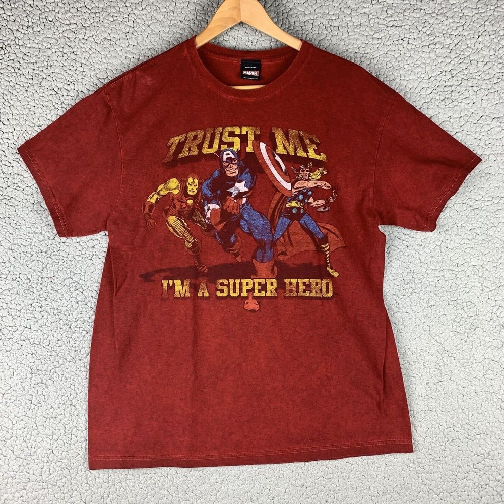 Marvel T-Shirt Large Trust Me I'm A Superhero Mad Engine Captain‎ America 2012